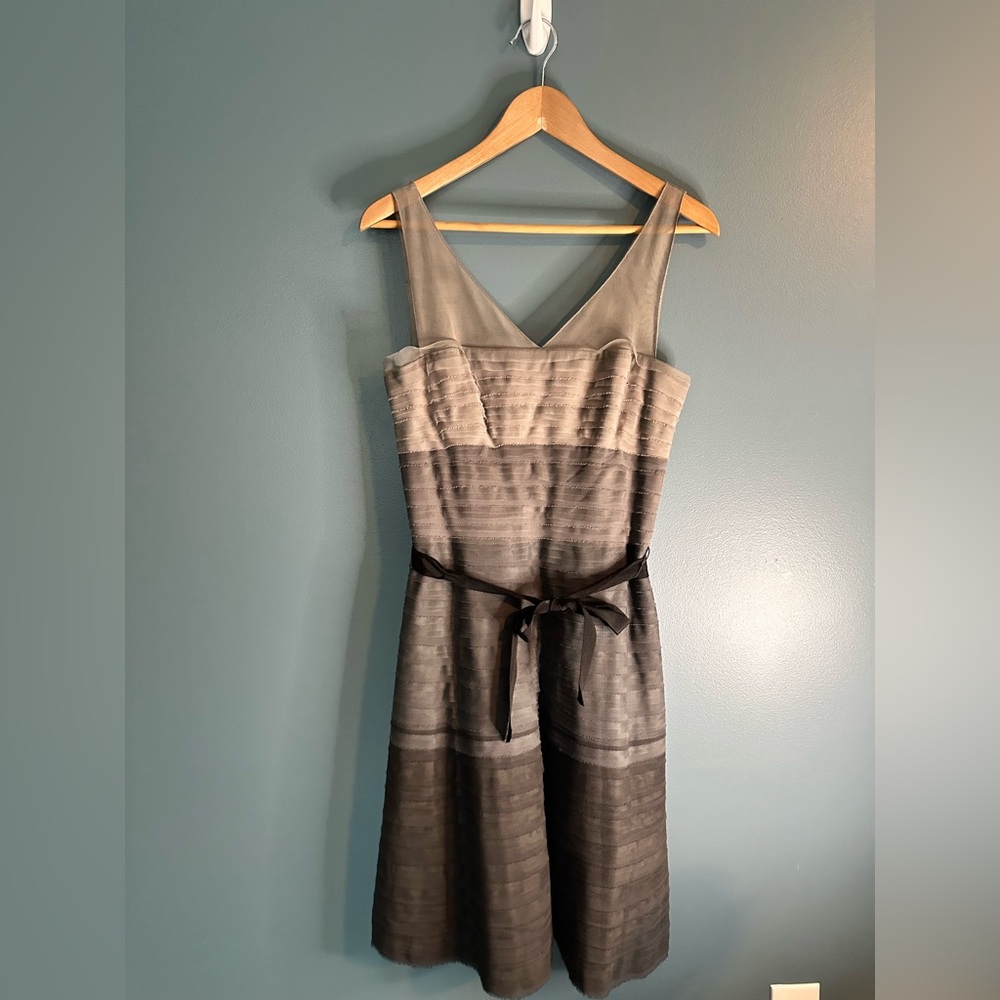 BCBGMaxAzria Dress ombré Gray cocktail dress with ribbon belt Size 6 prom dress